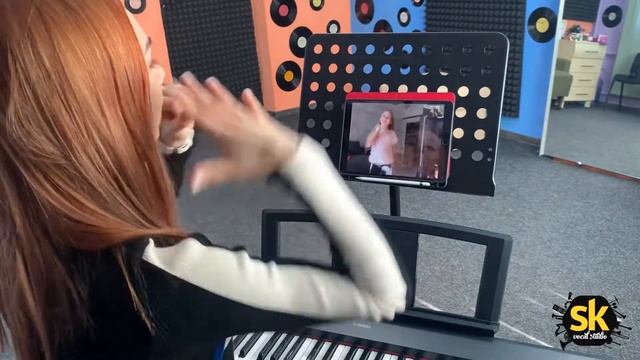 Уроки вокала онлайн. SK Vocal Studio занятие по Skype смотреть онлайн
