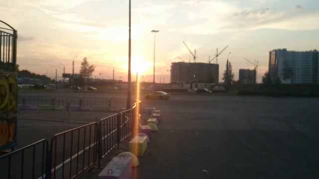 Дрифт на парковке около Леруа Мерлен Санкт-Петербург Silvia, BMW/Drifting on parking Silvia and BMW смотреть онлайн