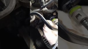 Как снять шланг с топливной рейки renault duster? Замер давления.