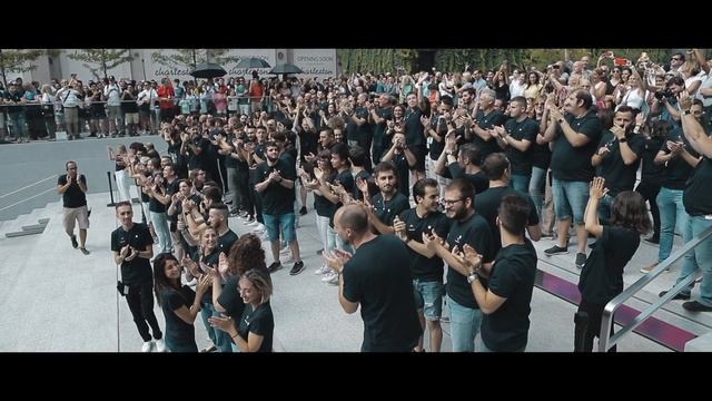 Inaugurazione Apple Store Milano - Milano // Cupertino andata e ritorno смотреть онлайн