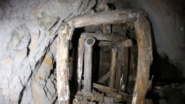 Заброшенный Кусинский рудник \ Подземелье с вечной мерзлотой \ Магнитка, Челябинская область смотреть онлайн