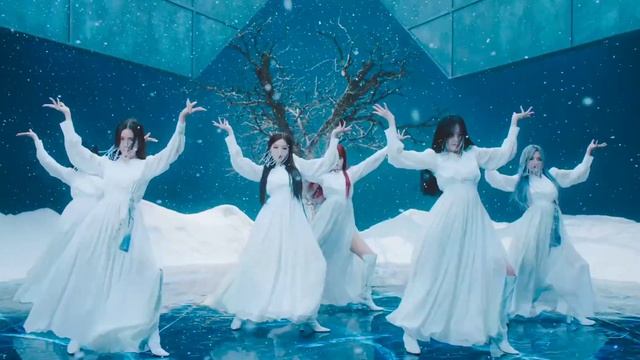 G-IDLE HWAA but they sing in their native language смотреть онлайн