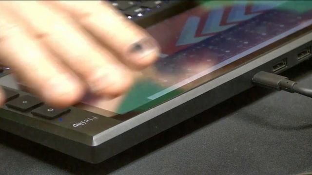 USB Screen IN A Keyboard! + Touchscreen! = Live Streaming Convenience!