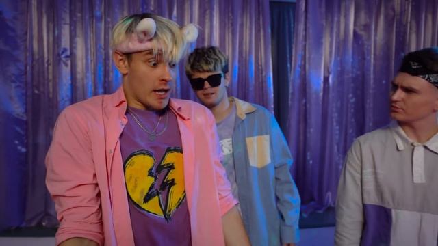 ВЫПУСКНОЙ В КАМПУСЕ ? ВЕЧЕРИНКА ДЛЯ ПАР! КАМИЛЬ УСТРОИЛ СЮРПРИЗ ДЛЯ ДЕВОЧЕК