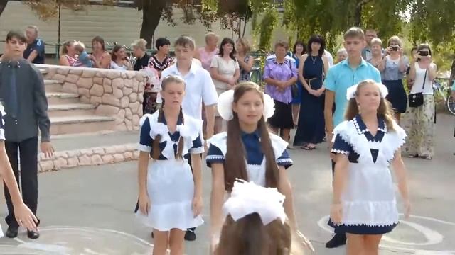 Вот каким должен быть танец 11 класса♥♥♥ смотреть онлайн