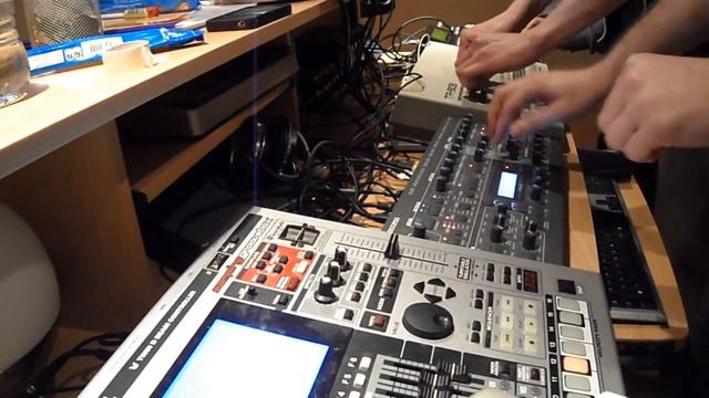 Live Techno Series #6 [TR-909, MC-909, Virus TI2, MPC2500] смотреть онлайн