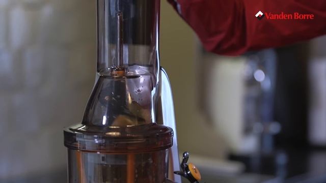 Slowjuicer of sapcentrifuge? Wat is het verschil en wat zijn de voordelen? - Vandenborre.be смотреть онлайн