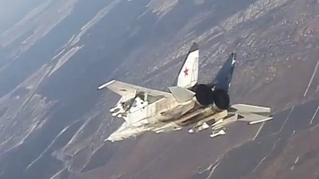 ИСТРЕБИТЕЛЬ МИГ 25 смотреть онлайн