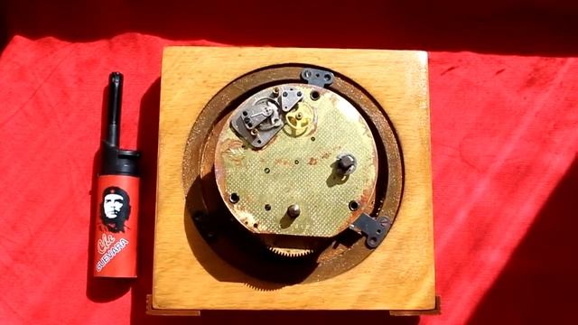 Часы настольные Весна механические завод на 2 недели СССР смотреть онлайн