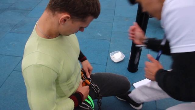 Закрытие летнего сезона Street Workout. Силовое двоеборье. Поражинский Виктор. Подтягивания +32 кг. смотреть онлайн