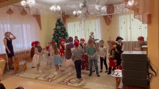 ""СНЕЖНАЯ КОРОЛЕВА"-2022. ПЕСНЯ "ИГРА В СНЕЖКИ" старшая гр.№3 смотреть онлайн