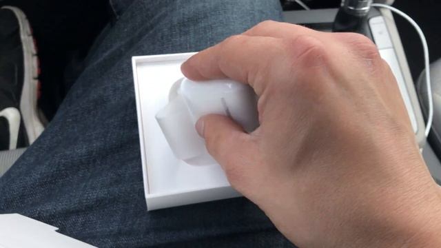 I WAS NOT IMPRESSED BY THE APPLE AIRPODS смотреть онлайн