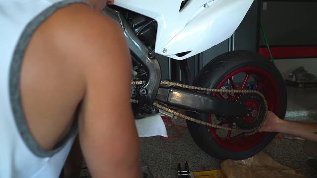 DIY Supermoto Fender - Cutting My Own! [Supermoto Build Part 11] смотреть онлайн