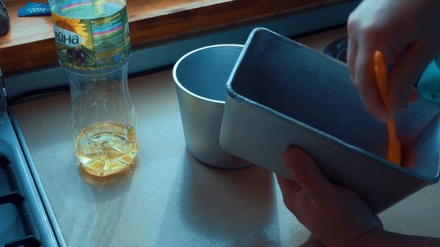 Как подготовить алюминиевые формы для выпекания хлеба и выпечки. Обжигаем чугунную посуду в духовке смотреть онлайн