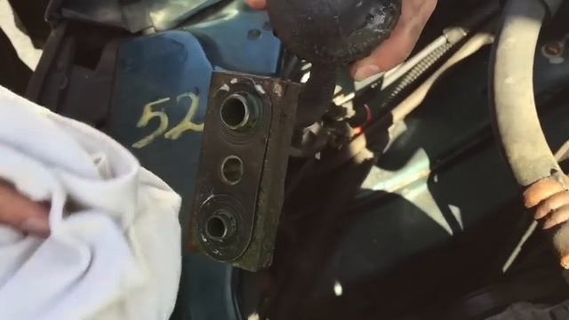 Replacing the AC condenser in a car смотреть онлайн