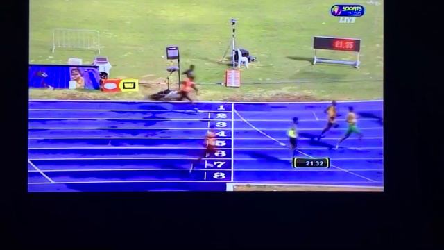 ZIDANE Brown 21.37sec Won His semifinals of the boys class two 200m champs 2018 смотреть онлайн
