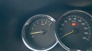 Почему у Логана 2 плавают обороты двигателя.