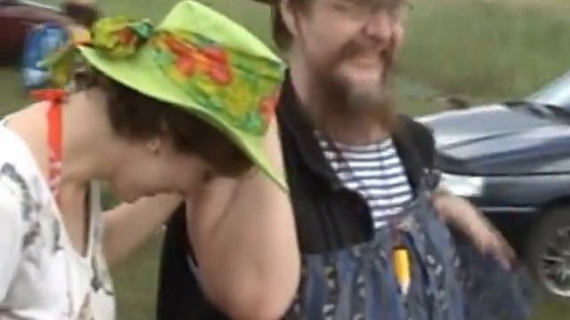 Людмила и Андрей Юрьевич Чукашин - деревенский этюд - на пляже. смотреть онлайн