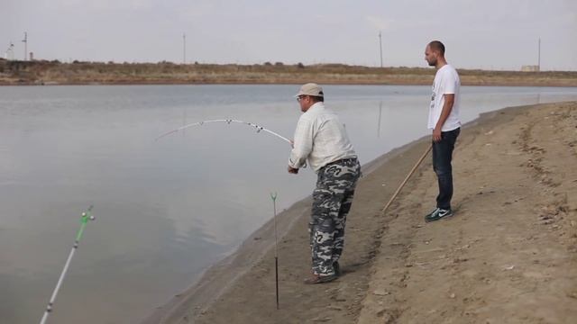 Ловля 20 кг сома. река Урал. Казахстан. смотреть онлайн