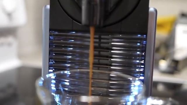 Nespresso Pixie Espresso Maker Hands On Demo смотреть онлайн