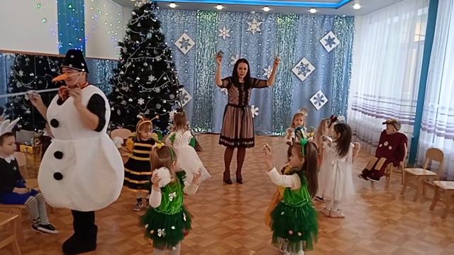 Новорічне свято «Новосілля у сніговичка» групи «Ромашка», «Барвіночок» | ЗДО №1 «Дзвіночок» 2022 рі смотреть онлайн