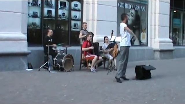 Полтава , музыка танцы и песни на улице. смотреть онлайн