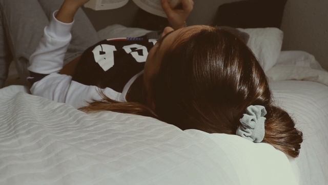 Почему человек не может спать стоя?