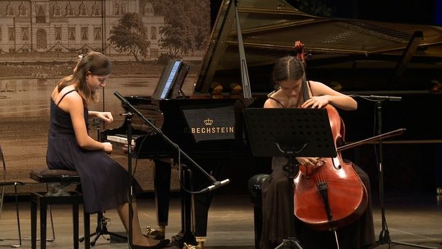 Anton Webern: Drei kleine Stücke op. 11 - Elisabeth Namchevadze & Anna Meipariani смотреть онлайн