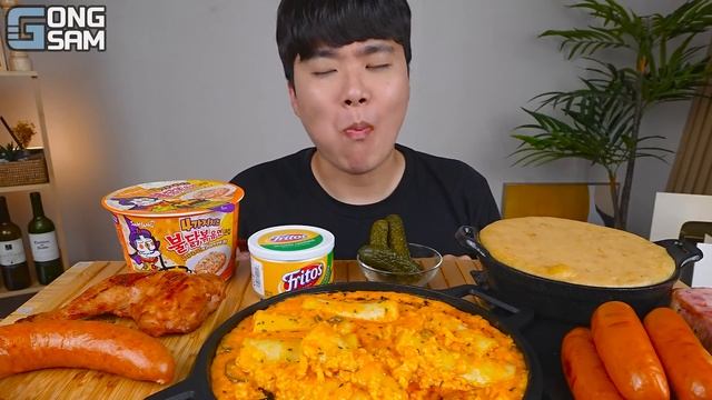 ASMR MUKBANG 직접 만든 대왕 가래떡 떡볶이 불닭볶음면 소세지 먹방 & 레시피 FIRE NOODLES AND Tteokbokki EATING SOUND! смотреть онлайн