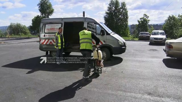 Специалисты сегодня сделали срез асфальта в одном из дворов, где было проведено благоустройство смотреть онлайн