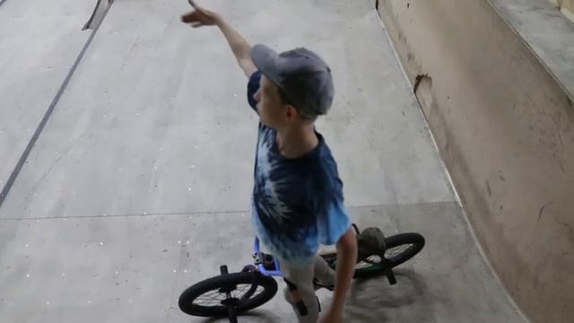Game Of BIKE - Danya VS Yan в СМЕНЕ! смотреть онлайн