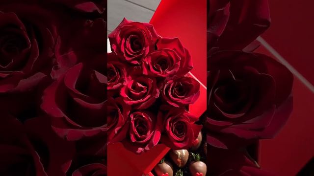 Красота в деталях? Клубника в шоколаде. Цветы. Подарок. Сюрприз #рекомендации #клубникавшоколаде