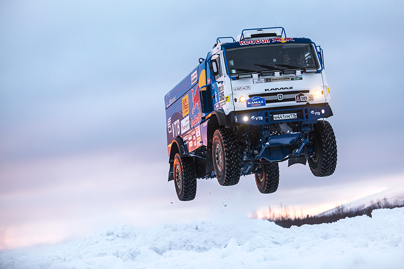 Тестовые прыжки КАМАЗа. Россия, Мурманская область, весна 2017 смотреть онлайн