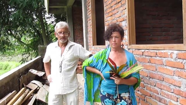 Родители основателя проекта в деревне «РД2" на острове Бали смотреть онлайн