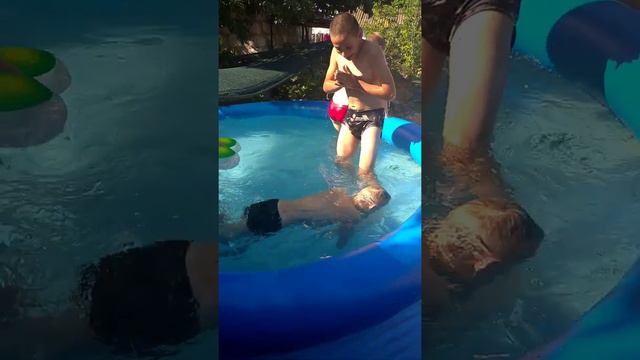 Кто последний выйдет из воды?! смотреть онлайн