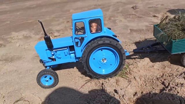 RC Т-40, с телегой за сеном. смотреть онлайн