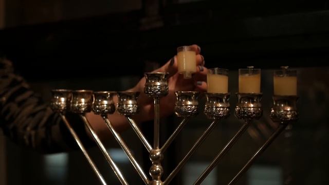 Как зажигать Ханукию? Ханукальные свечи? смотреть онлайн