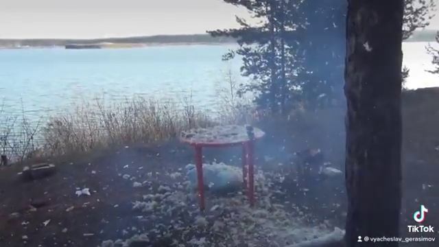 Вонючая подушка,на ней уже не поспать)))