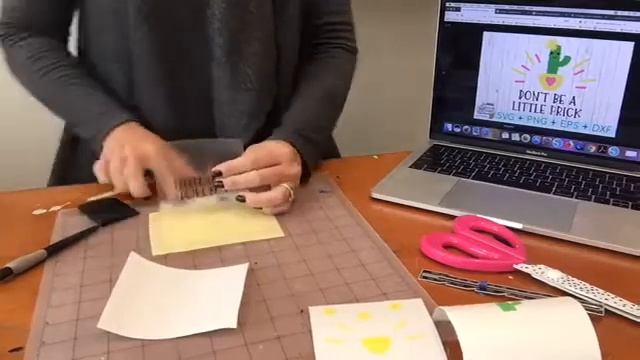 How to Layer Multi Color Vinyl Decals & Have Them Line Up PERFECTLY смотреть онлайн