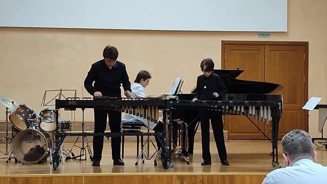 Сергей Романов и Михаил Митин . Бенжамин "Ямайская румба " ( на ксилофонах и бонгах ) смотреть онлайн