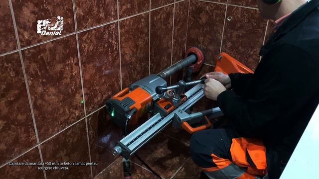 HOW TO USE Husqvarna DM 280 diamond coring for wet drilling into concrete смотреть онлайн