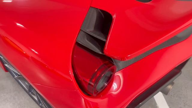 Ferrari 488 Pista смотреть онлайн