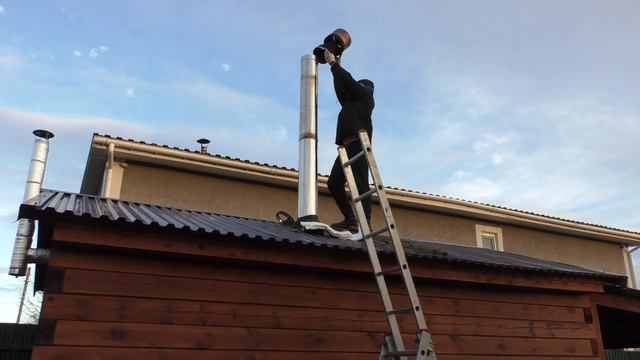 Ставим сэндвич-дымоход для бани через крышу и чердак!