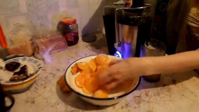 Сколько получится сока из таза мандаринов? смотреть онлайн