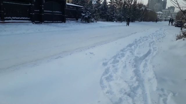 ОЧЕНЬ МНОГО СНЕГА ! ... Зимние покрышки на велосипед в Астане! Зимние шины. Шипованная резина смотреть онлайн