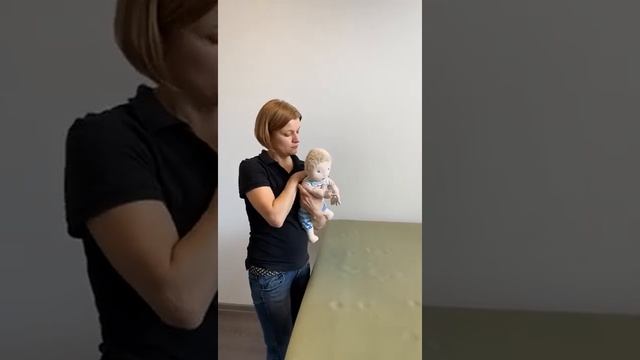 Handling 3: Как правильно поднимать и класть младенца смотреть онлайн