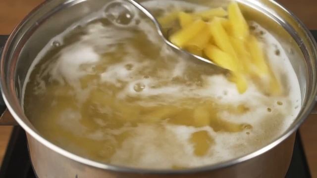 Обалденный ужин для всей семьи! Очень Просто и Вкусно! Макароны с сыром и помидорами смотреть онлайн