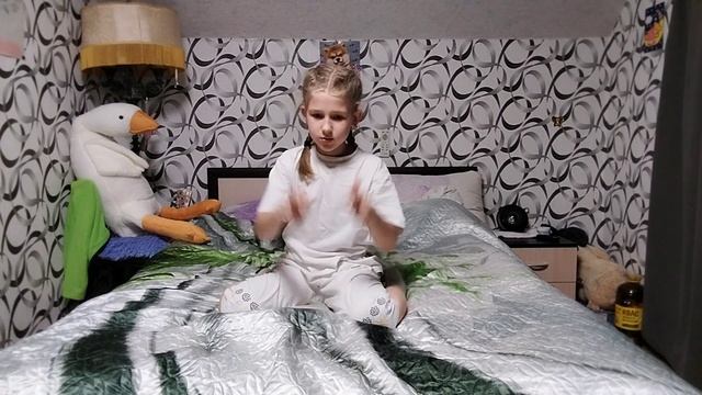 как сделать кувырок назат и вперед.