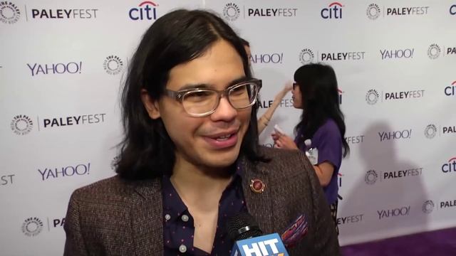 'The Flash' Regular Carlos Valdes Wants A Suit For Cisco смотреть онлайн