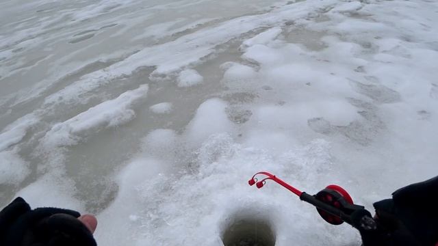 Зимняя Рыбалка. Очень Уловистая Снасть на Окуня! смотреть онлайн